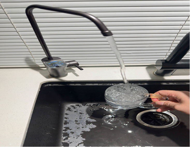 厨房好帮手：5A净水云仓净水器烹饪出健康美味的秘诀